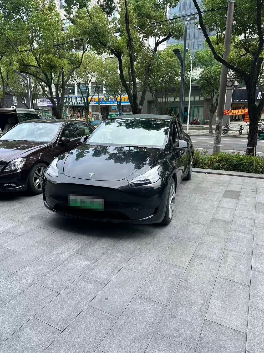 MY FOTO private car service - Tesla Model Y